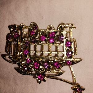 Women's pendent/pins